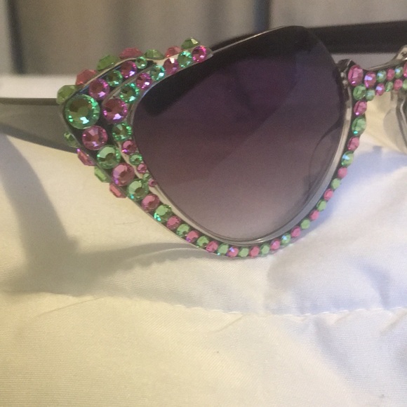 Bejeweled fun oversized Sunglasses - Picture 2 of 4